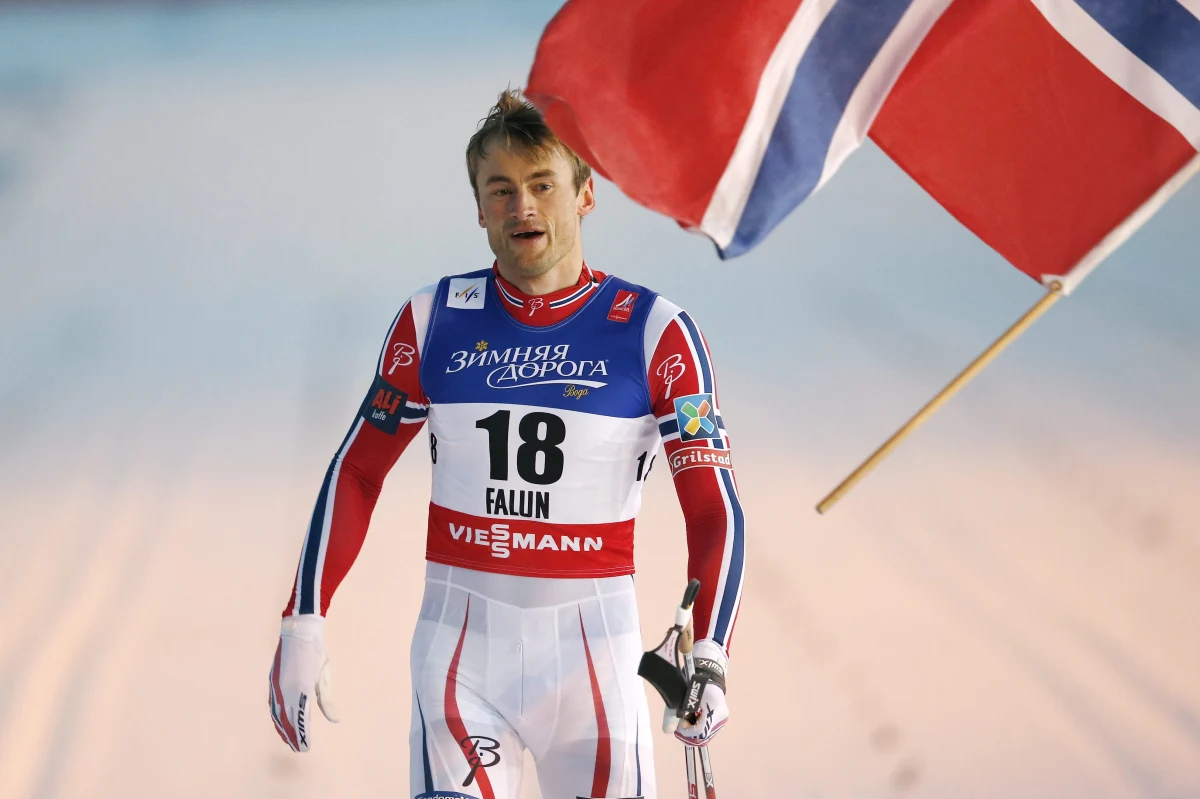 Petter Northug zdobył złoty medal w sprincie techniką klasyczną w narciarskich mistrzostwach świata w szwedzkim Falun. Norweg był minimalnie szybszy od Kanadyjczyka Alexa Harveya, a brąz wywalczył mistrz olimpijski w tej konkurencji, Norweg Ola Vigen Hattestad.