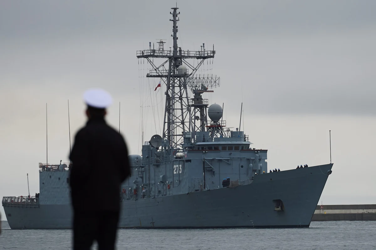 Na ponad 3,5 tysiąca złotych oszacowano wstępnie uszkodzenia na okręcie ORP Generał Tadeusz Kościuszko, o którego w poniedziałek podczas manewrów na Bałtyku otarł się okręt ratowniczy ORP Lech. Na razie nie wiadomo, kiedy oba okręty będą mogły ponownie wyjść w morze.