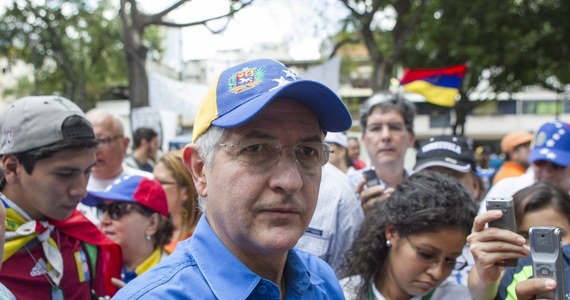 Jeden z czołowych polityków opozycyjnych, burmistrz stolicy Wenezueli - Caracas Antonio Ledezma, został  aresztowany przez funkcjonariuszy wywiadu - twierdzi jego żona.   
