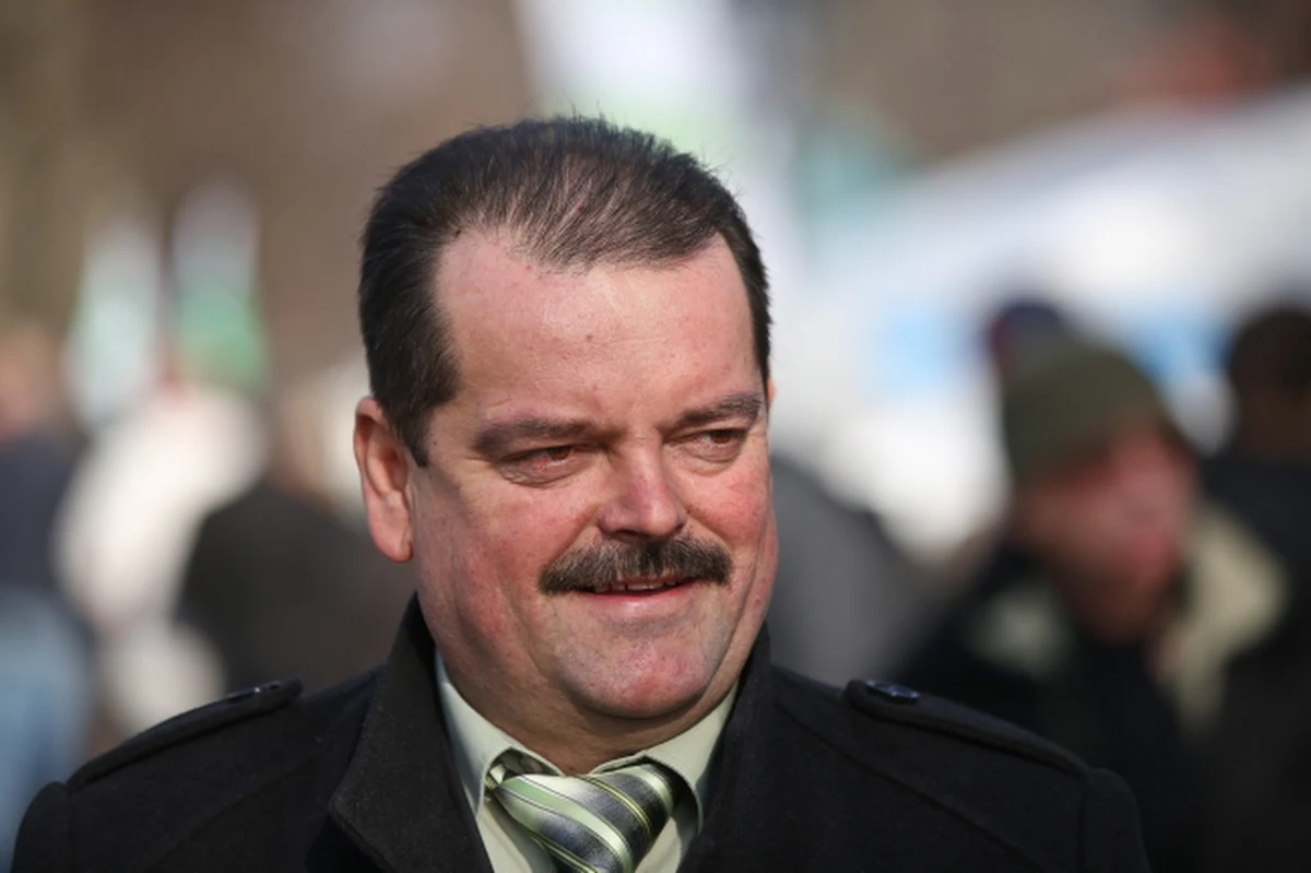 Sprzeczne komunikaty wokół rolniczych protestów. "Nie proponowaliśmy żadnego porozumienia panu Izdebskiemu" - mówi minister rolnictwa Marek Sawicki. Wcześniej szef rolniczego OPZZ zapowiedział, że dziś rolnicy zdecydują, czy zaakceptować propozycje ministra. W rozmowie z reporterką RMF FM Magdaleną Gawlik określił je jako "średnie".