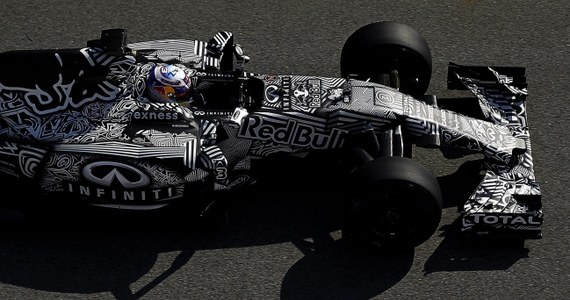 Australijczyk Daniel Ricciardo z zespołu Red Bull był najszybszy w drugim dniu testów teamów F1 na Circuit de Catalunya pod Barceloną. Ze wszystkich kierowców przejechał najdłuższy dystans - 142 okrążenia toru, każde po 4,65 km.