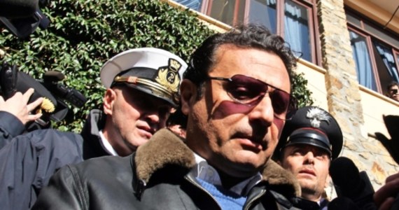 Na północy Włoch odsłonięto posąg kapitana statku Costa Concordia Francesco Schettino. Nazwano go "Hańba". Powstał również  pomnik szefa sztabu kryzysowego kapitanatu Gregorio De Falco, który po katastrofie kazał Schettino wracać na pokład. W tym przypadku rzeźbę nazwano "Honor". 