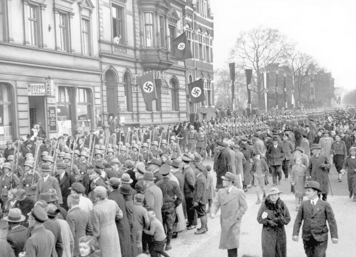 "Der Spiegel" zarzuca rządowi RFN, że w procesie zjednoczenia Niemiec w 1990 roku stosował kontrowersyjne chwyty, aby uniemożliwić Grecji i innym krajom poszkodowanym przez III Rzeszę dochodzenie roszczeń z tytułu reparacji wojennych. Redakcja przeanalizowała dokumenty z lat 1989-1990 dotyczące procesu zjednoczenia Niemiec. 