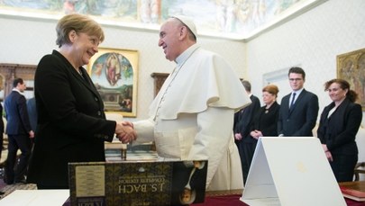 Merkel w cztery oczy z papieżem. Kanclerz wręczyła kopertę