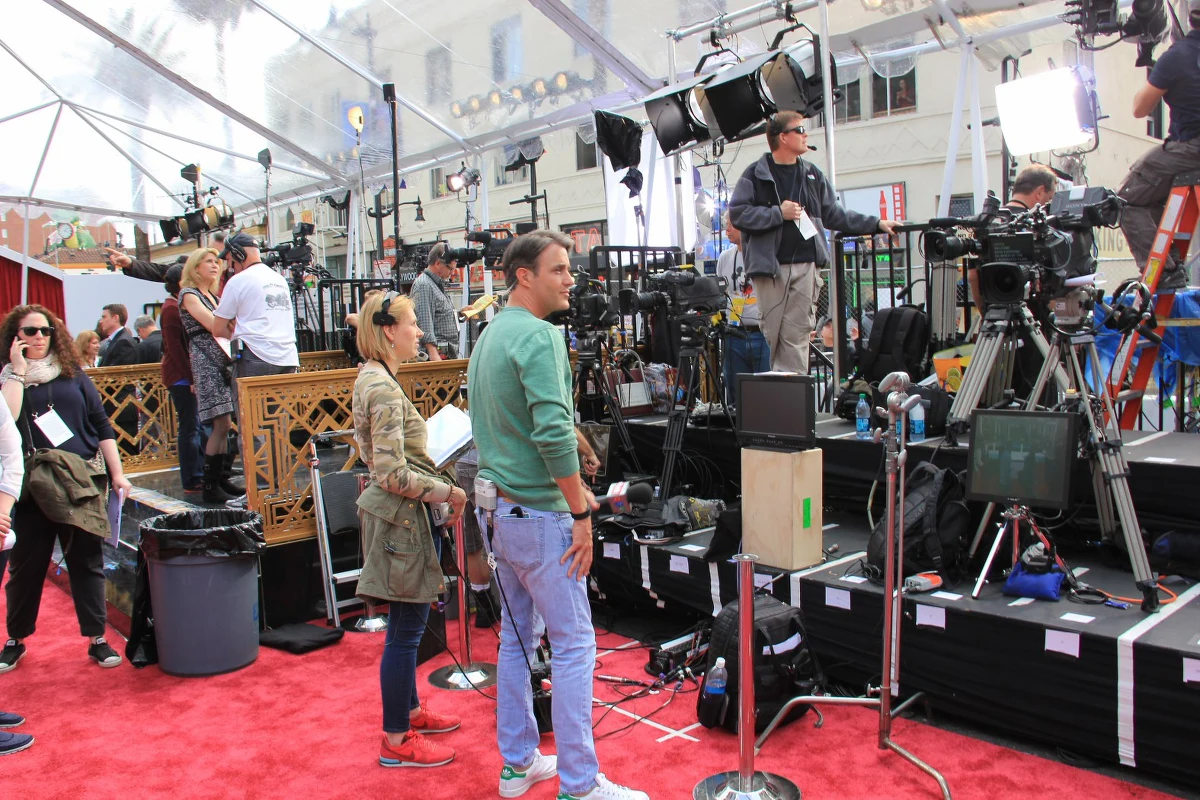 W nocy czasu polskiego do Los Angeles przyleciała Agata Kulesza. Aktorka z filmu "Ida" Pawła Pawlikowskiego mimo długiego lotu tryskała dobrym humorem. A dziennikarzom zaproponowała "selfie". Widać, że lubi taką formę fotografowania, wzięła mój telefon i to ona pstryknęła fotkę. 