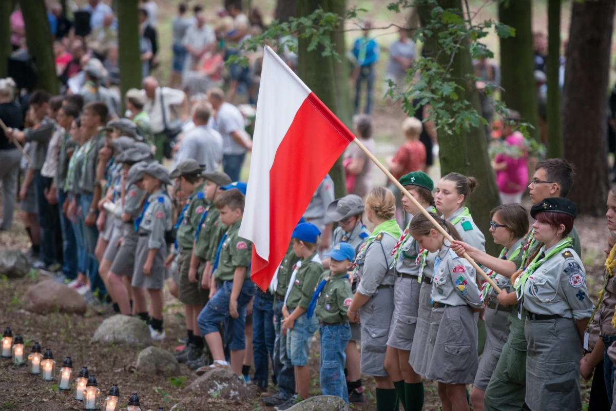 22 lutego, dzień urodzin założyciela skautingu generała Roberta Baden-Powella (1857) i jego żony Olane (1889), jest od 1926 roku wielkim świętem przyjaźni ludzi, których połączyły ideały Służby i Braterstwa. 