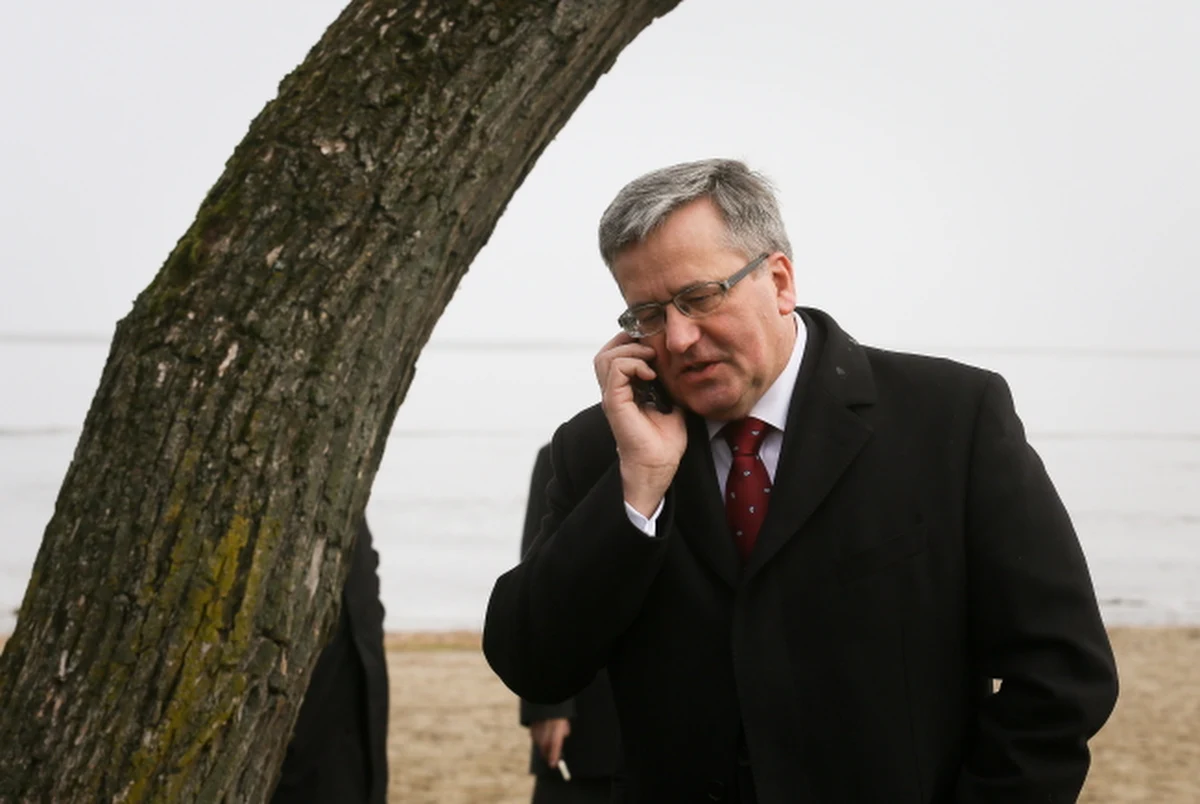 47 proc. osób, które zamierzają wziąć udział w wyborach prezydenckich zamierza głosować na Bronisława Komorowskiego. 17 proc. zadeklarowało poparcie dla Andrzeja Dudy - wynika z najnowszego sondażu TNS Polska. W lutym w porównaniu z badaniem sprzed miesiąca Bronisław Komorowski stracił 5 punktów procentowych poparcia, natomiast kandydat Prawa i Sprawiedliwości zyskał 5 punktów procentowych poparcia. 