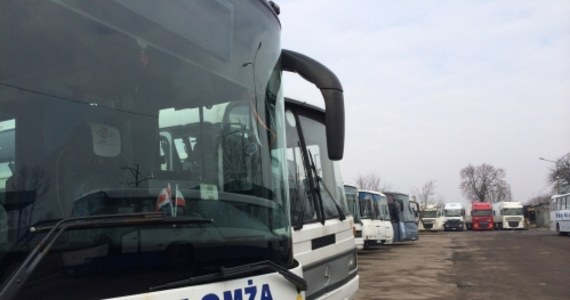 Wieczorem zakończył się strajk pracowników PKS Łomża (Podlaskie). Protestujący chcieli odwołania prezesa, ale wskutek mediacji doszło do podpisania porozumienia. We wtorek wczesnym rankiem autobusy wracają na trasy. 