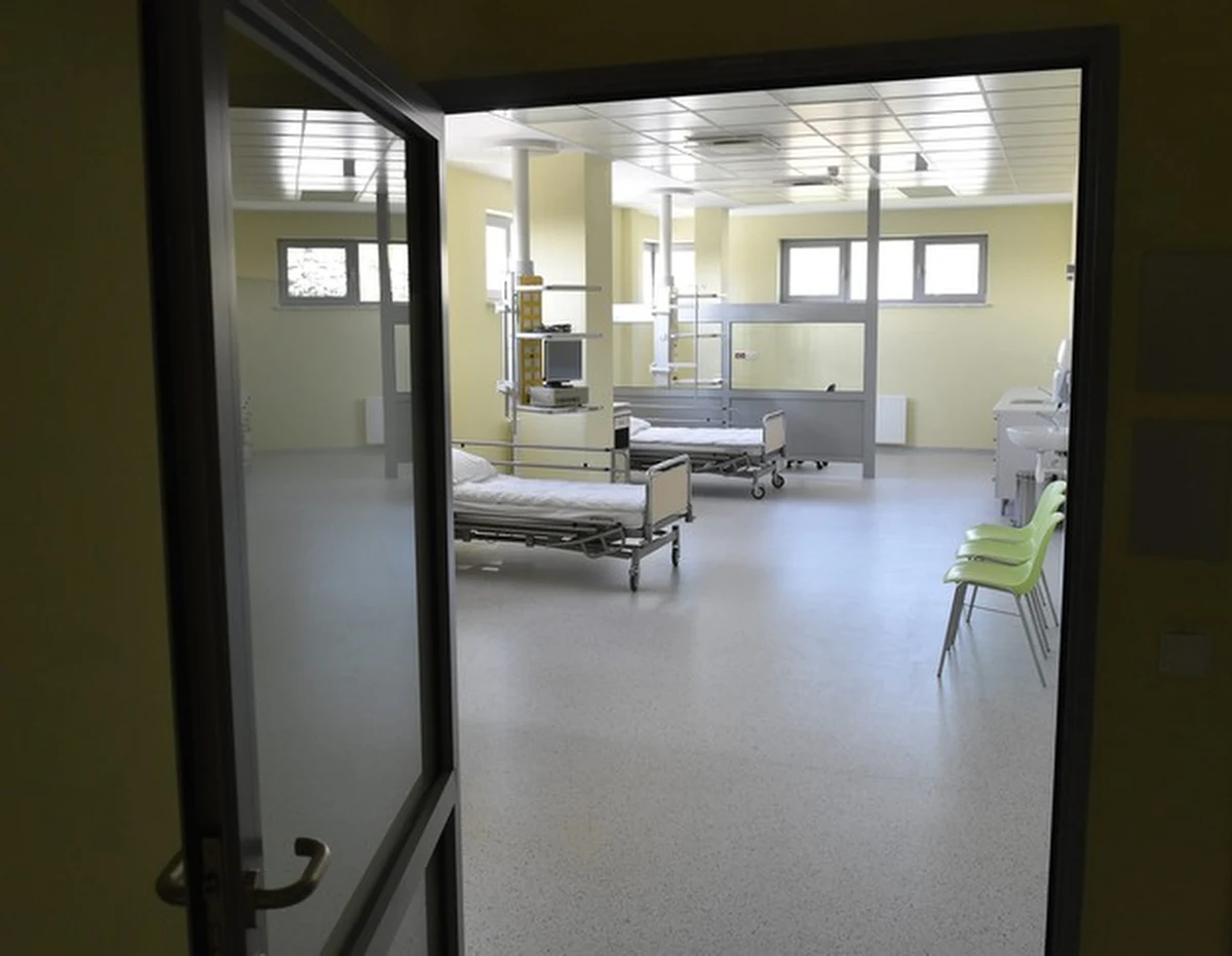 „To było zaniedbanie lekarskie” - tak uważa pan Dariusz, mąż kobiety, która miesiąc po urodzeniu martwej córki zmarła w Centrum Zdrowia Kobiety i Dziecka w Zabrzu. "Ja muszę teraz z tym wszystkim żyć, iść do przodu" - dodaje. Sprawą zajmuje się prokuratura. Śledczy z Prokuratury Rejonowej w Zabrzu sprawdzają, czy doszło do narażenia pacjentki na niebezpieczeństwo utraty zdrowia i życia.