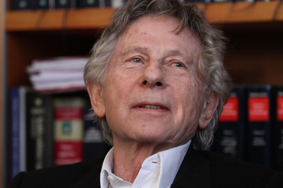 Krakowski sąd utajnił dzisiejszą rozprawę w sprawie ewentualnej ekstradycji Romana Polańskiego do USA. Dziennikarze nie zostali wpuszczeni na salę rozpraw na odczytanie wniosku prokuratury i na wyjaśnienia, które ma złożyć reżyser. W 1977 r. artysta został zaocznie uznany przez sąd w Los Angeles za winnego uprawiania seksu z nieletnią. 