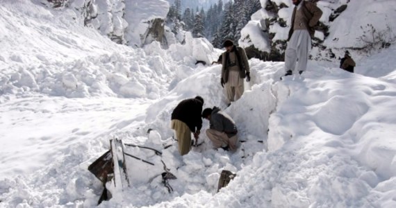 Co najmniej 108 zginęło w lawinach śnieżnych, które zeszły w północno-wschodnim Afganistanie. Pod zwałami śniegu znalazły się domy w czterech prowincjach na północnym wschodzie kraju. 