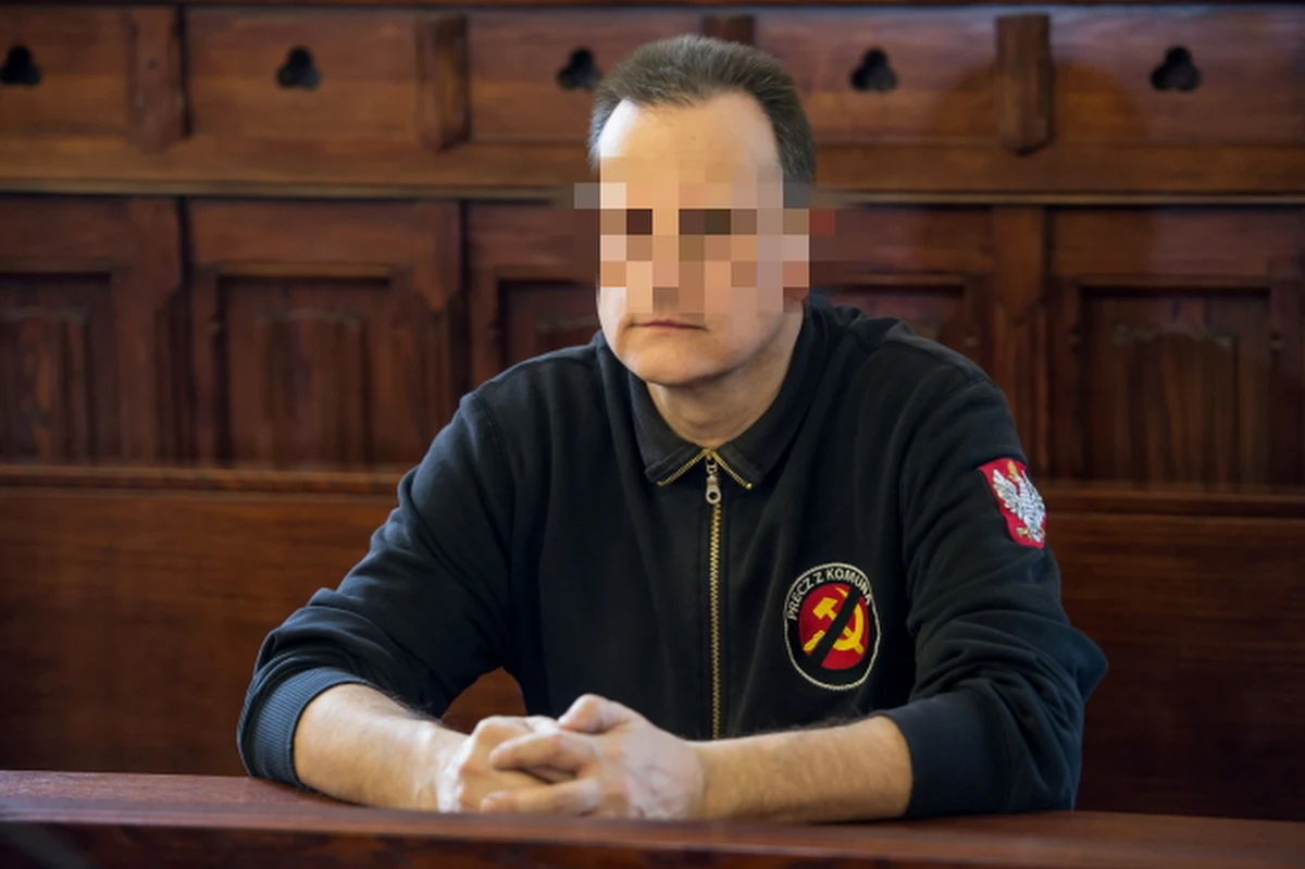 Na sześć miesięcy ograniczenia wolności i prace społeczne został skazany Roman Z., autor książki "Jak pokochałem Adolfa Hitlera". Wrocławski sąd uznał, że mężczyzna nawołuje do nienawiści rasowej i narodowościowej. Wyrok nie jest prawomocny. 