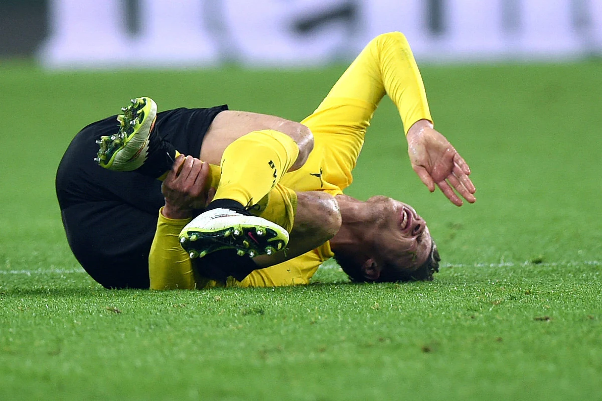 Kontuzja Łukasza Piszczka okazała się poważniejsza niż pierwotnie przypuszczano. Obrońca Borussii Dortmund będzie odpoczywał od piłki przez 5-6 tygodni i nie zagra w meczu eliminacji Euro 2016 z Irlandią.