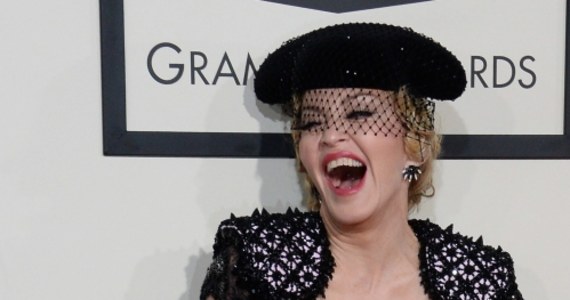 Madonna prawdopodobnie nie będzie dobrze wspominać występu podczas uroczystości rozdania nagród muzycznych Brit Awards 2015. W czasie wykonywania piosenki "Living for Love" piosenkarka spadła ze sceny. Upadek wyglądał groźnie, ale wkrótce potem gwiazda zapewniła we wpisach na portalach społecznościowych, że wszystko jest w porządku.