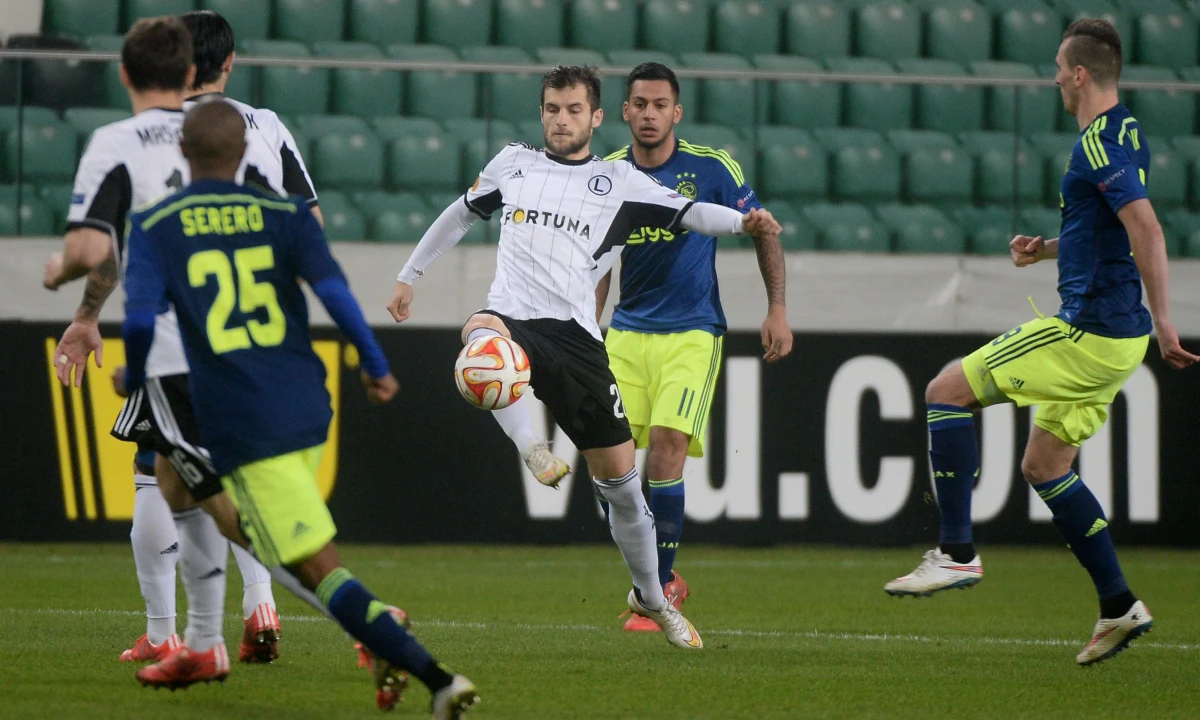 Legia Warszawa żegna się z Ligą Europejską. Stołeczny klub w 1/16 finału przegrał w dwumeczu z Ajaksem Amsterdam (0:4). Trzy bramki dla holenderskiego zespołu zdobył Arkadiusz Milik, napastnik reprezentacji Polski. 