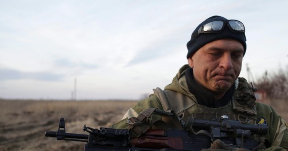 ​Strona ukraińska rozpoczyna pierwszy etap wycofywania ciężkiego uzbrojenia z linii walk w Donbasie - poinformował Sztab Generalny ukraińskich sił zbrojnych. To część postanowień z porozumień z Mińska. Dodano, że grafik może zostać skorygowany w przypadku prób ataków ze strony separatystów. Wieczorem pojawiła się jednak informacja, że broń wycofują również separatyści.