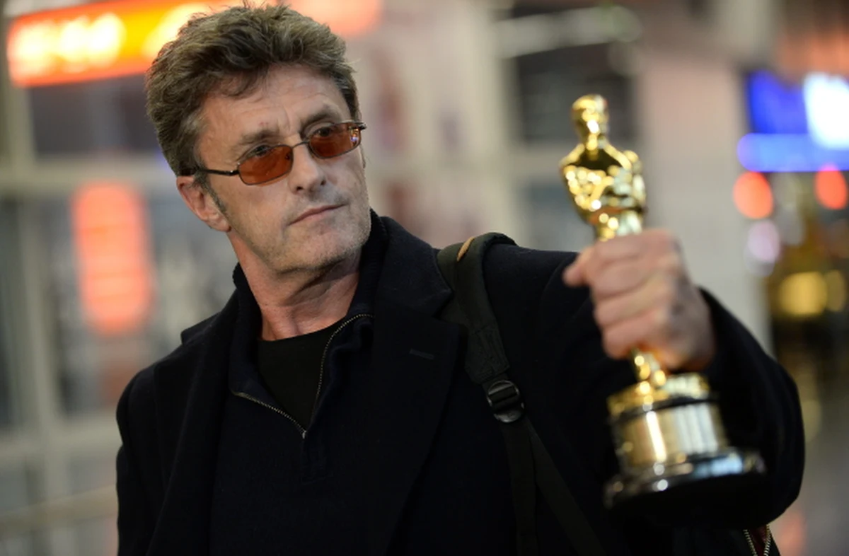 "Nie wiem. Może gdzieś go trzeba będzie wystawić, jak jest taki popularny?" – tak reżyser „Idy” Paweł Pawlikowski odpowiedział na pytanie, co zrobi teraz ze statuetką Oscara za najlepszy film nieanglojęzyczny. "Ciężki. Dobrze, łatwo się macha, można sobie ćwiczyć, tylko trzeba mieć dwa" – komentował Pawlikowski na warszawskim Okęciu. Zapewnił, że nie planuje przenosić się do Hollywood i nadal chce tworzyć w Polsce. 