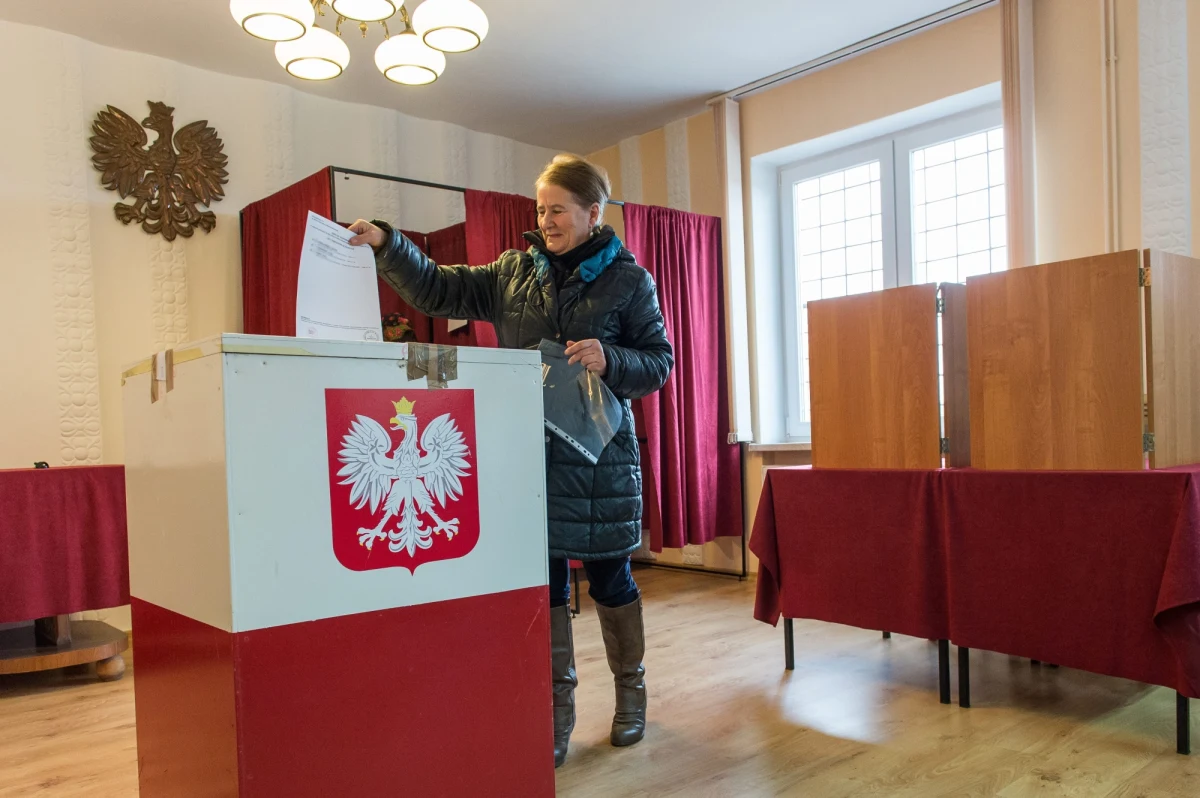 I niech ktoś teraz powie, że w Polsce kobiety są dyskryminowane, skoro o urząd Prezydenta RP chcą się ubiegać aż cztery: Anna Grodzka, Magdalena Ogórek, Wanda Nowicka, Iwona Piątek, a lista nie jest jeszcze zamknięta.