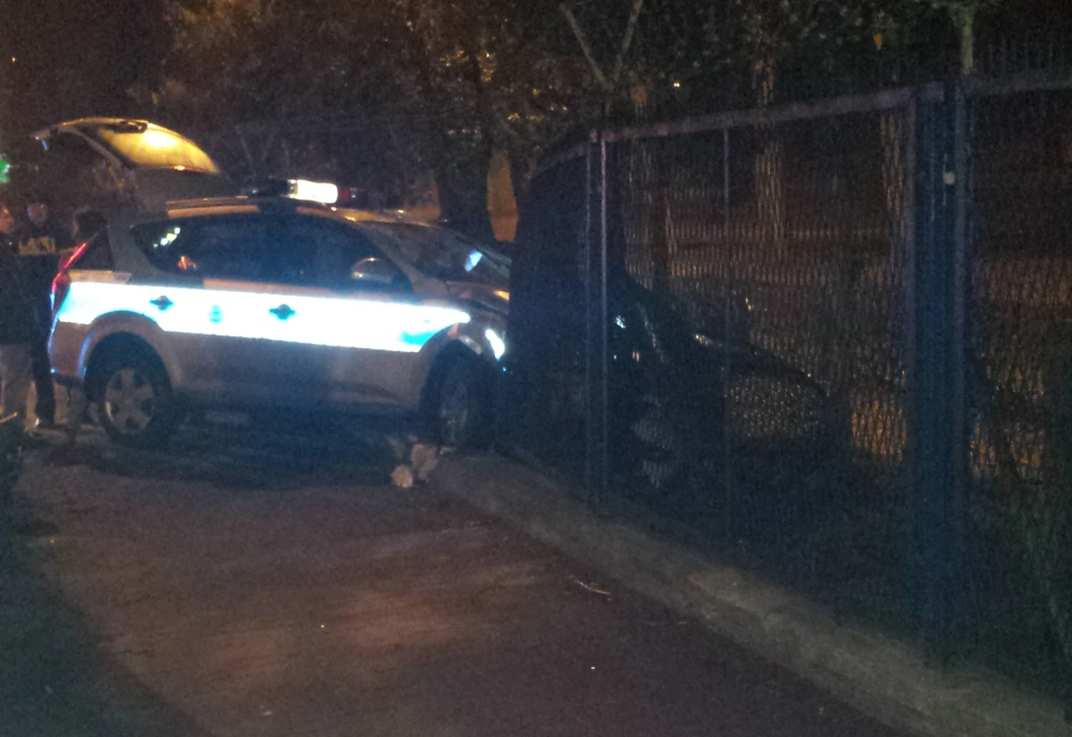 ​Nocna bójka w Wałczu w Zachodniopomorskiem zakończona kradzieżą radiowozu i uszkodzeniem dwóch policyjnych pojazdów. Informację oraz zdjęcia dostaliśmy na Gorącą Linię RMF FM.