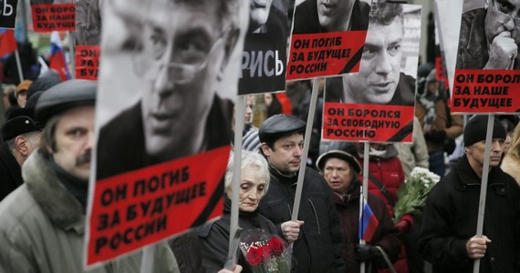 Około 52 tys. osób uczestniczyło w Moskwie w zorganizowanym przez antykremlowską opozycję marszu żałobnym poświęconym pamięci Borysa Niemcowa, zamordowanego w piątek wieczorem w stolicy Rosji. To największa od lat akcja środowisk demokratycznych w Moskwie. Miała ona spokojny przebieg, choć siły specjalne policji OMON zatrzymały ok. 20 osób, w tym 15 nacjonalistów z organizacja Wola Narodu.