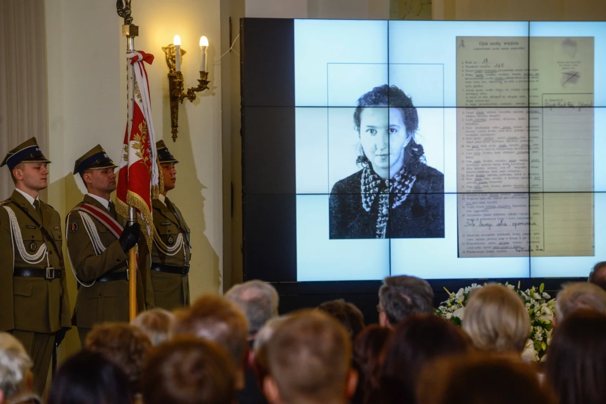 Instytut Pamięci Narodowej ogłosił, że "Inka" czyli Danuta Siedzikówna, została zidentyfikowana. Bohaterska sanitariuszka została zamordowana w 1946 roku. IPN podał tożsamość łącznie pięciu osób odnalezionych podczas ekshumacji w Warszawie i Gdańsku. 