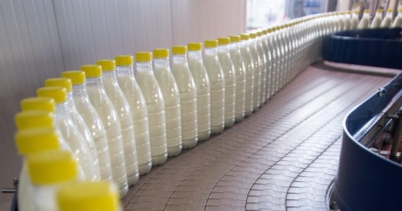 Rolnicy alarmują, że za schab czy litr mleka powinniśmy płacić dużo mniej – pisze „Metro”.  Na razie nikt nie chce jednak zbadać, dlaczego ceny w skupach spadają bardziej niż ceny w sklepach.