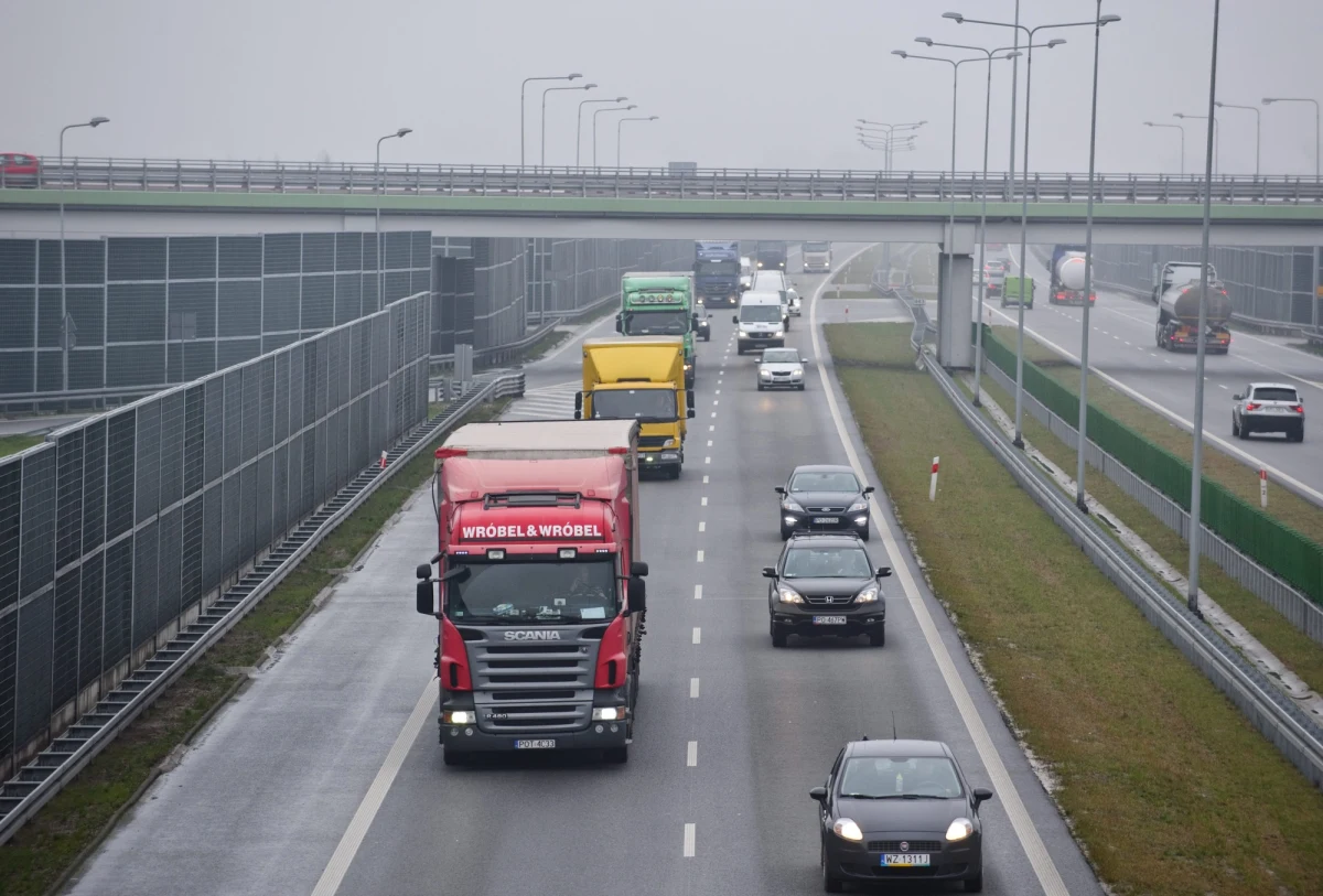 Jest bardzo prawdopodobne, że wkrótce może dojść do porozumienia między Generalną Dyrekcją Dróg Krajowych i Autostrad a chińską firmą COVEC, budującą autostradę A2 na Euro 2012. W ubiegłym tygodniu zawieszono postępowanie sądowe, dotyczące karnych odsetek za zerwanie przez COVEC kontraktu na budowę trasy - ustalił reporter RMF FM Grzegorz Kwolek. Do sądu trafił też drugi wniosek - o odroczenie rozprawy dotyczącej odsetek od 130 milionów złotych. Chodzi o już wypłacone gwarancje bankowe. 