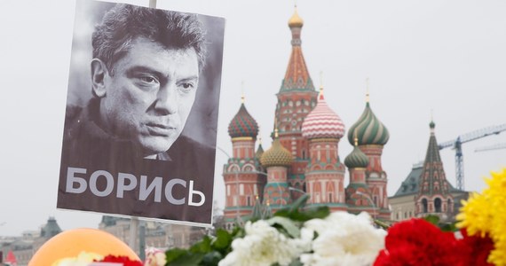 Władze Moskwy zaprzeczyły, jakoby część kamer monitoringu miejskiego w miejscu, w którym zastrzelono Borysa Niemcowa, była w piątek wyłączona z powodu prac remontowych. Wiadomość taką podał "Kommiersant". Rosyjska gazeta poinformowała także, że nagrania z tych kamer, które działały, są niewyraźne.
