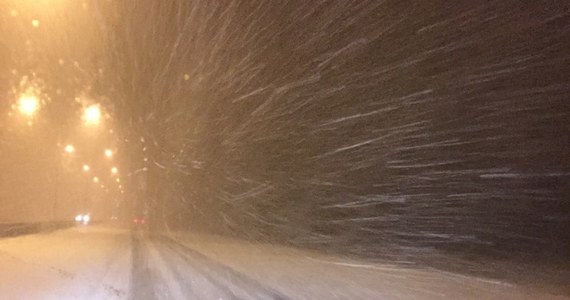 ​Zima jeszcze nie odpuszcza. Na drogach na południu i wschodzie kraju jest bardzo ślisko. Jazdę utrudniają też intensywne śnieżyce - informują nas słuchacze na Gorącą Linię RMF FM.