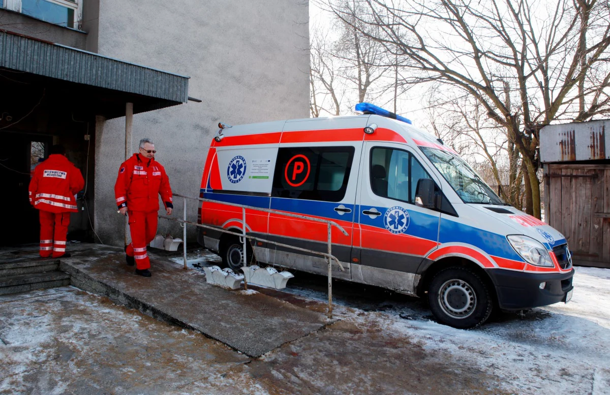 O kilkanaście minut wydłużył się czas dojazdu karetek do nagłych pacjentów w Łodzi, a transport chorych trwa dłużej o pół godziny. A wszystko przez zamknięte ostatnio trzy kluczowe skrzyżowania w mieście. 