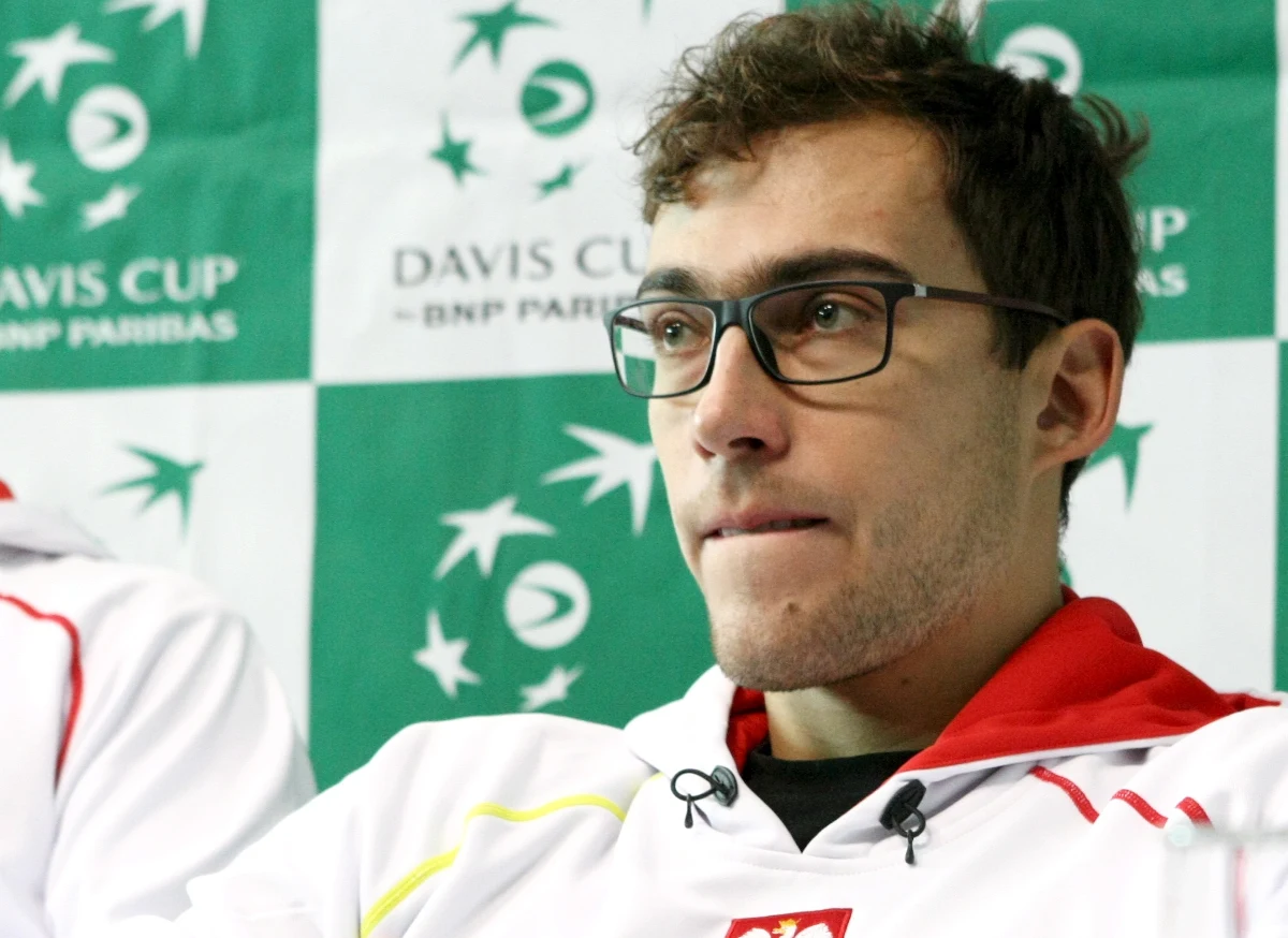 „Będzie ciężko, ale zrobimy wszystko, by wygrać” - mówi Jerzy Janowicz w rozmowie z RMF FM przed meczem z Litwą. W weekend w Płocku biało-czerwoni zagrają w pierwszej rundzie Grupy I strefy euroafrykańskiej. Zapytaliśmy lidera naszej kadry o ten mecz, a także o… młodsze tenisowe pokolenie.