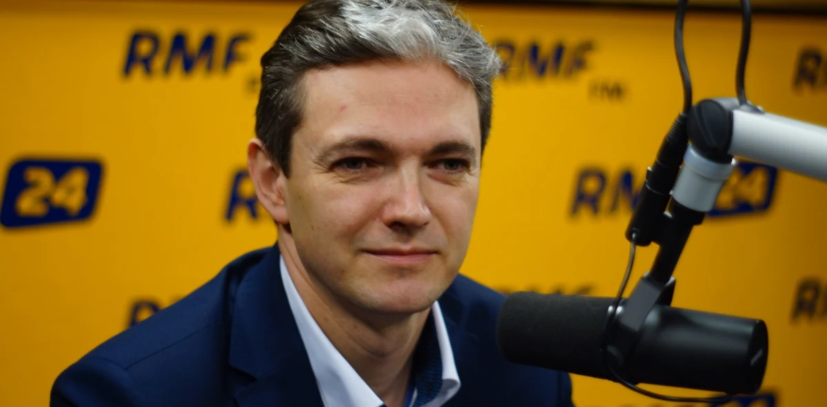 "Nie dostaję bury od Janusza Piechocińskiego i nie wycofuję się z niczego'- mówi w Kontrwywiadzie RMF FM kandydat PSL na prezydenta Adam Jarubas pytany o krytykę polityki zagranicznej rządu. "Chcę być prezydentem nie koalicji tylko Polski i Polaków niezwiązanym instrukcjami partyjnymi"- dodaje. "Politycy Platformy powinni się zastanowić nad własnym środowiskiem politycznym. Wielokrotnie widziałem w PO większe konflikty niż te, które są na linii Jarubas – Komorowski"- komentuje gość RMF FM. Dodaje, że ani on, ani PSL nie jest w koalicji z urzędującym prezydentem. Zdaniem Jarubasa dzisiaj nie ma innej koalicji dla Polski niż PO-PSL. Gość RMF FM pytany o koalicję z PiS-em odpowiada: "Bardzo trudna do wyobrażenia, ale w polityce nie mówi się nigdy". "Miałem kiedyś w regionie różne koalicje, również z PiS-em, z PO, które dobrze służyły Polsce"- wspomina Jarubas.