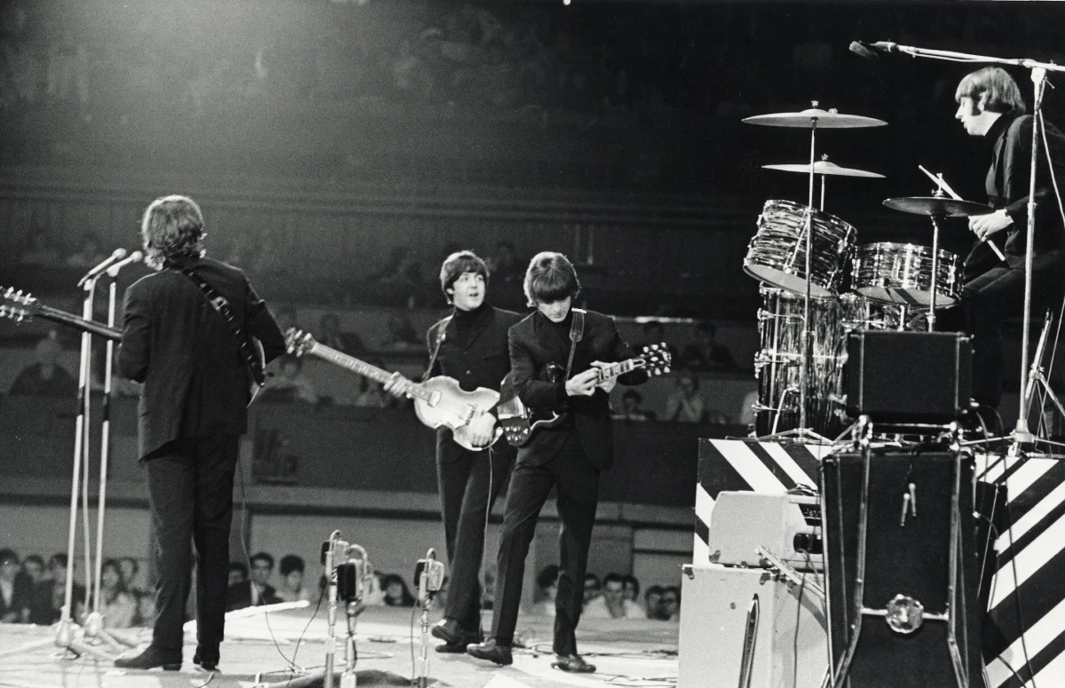 "Jesteśmy bardziej popularni niż Jezus" - dokładnie 49 lat temu te słowa przeczytali Brytyjczycy w wieczornym magazynie "London Evening Standard". Był to cytat jednego z najbardziej wówczas znanych ludzi na świecie - muzyka Johna Lennona. Te słowa wywołały ogromne oburzenie, zwłaszcza w Stanach Zjednoczonych. Sprawa była komentowana przez Watykan jeszcze w 2008 roku.