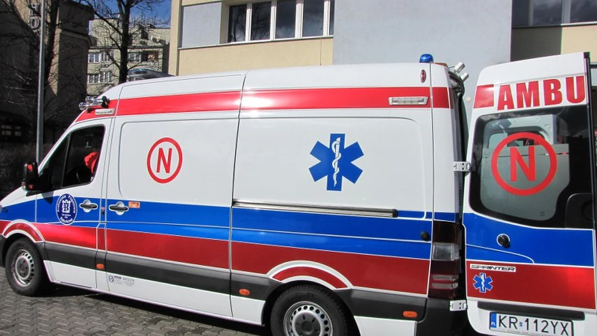 Krakowskie pogotowie ratunkowe kupiło najnowocześniejszą w Polsce karetkę neonatologiczną. Ma ona zainstalowany inkubator i respirator. Dzięki specjalnemu zawieszeniu, pozwoli bezpiecznie transportować wcześniaki i noworodki.