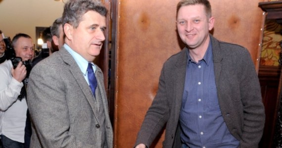 Janusz Palikot opublikował na Twitterze zaświadczenie o niezaleganiu w opłacaniu składek ZUS, a także wniosek do Zakładu o odblokowanie konta bankowego Twojego Ruchu. Wcześniej poseł tej partii Andrzej Rozenek potwierdził informacje RMF FM o zadłużeniu klubu parlamentarnego Twojego Ruchu wobec ZUS. Jak powiedział naszemu reporterowi Krzysztofowi Zasadzie, klub zalegał ZUS-owi co najmniej 170 tysięcy złotych. Po naszych doniesieniach w tej sprawie Rozenek zrezygnował z funkcji rzecznika, członka zarządu i sztabu wyborczego Twojego Ruchu.