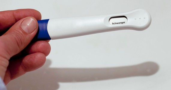 ​Testy ciążowe on-line - takie oferty coraz częściej pojawiają się w internecie. Jak ostrzega "Metro" jest to jednak próba wyłudzenia danych i często - pieniędzy.