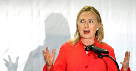 ​Komisja Izby Reprezentantów badająca atak na konsulat USA w Bengazi w Libii w 2012 roku nakazała ówczesnej szefowej dyplomacji Hillary Clinton przekazanie prywatnych e-maili z tego okresu, które zdaniem kongresmenów mogą być kluczowe w ich śledztwie. Zgodnie z oświadczeniem wydanym przez komisję, wezwanie dotyczy nie tylko Clinton, ale też innych osób w Departamencie Stanu.