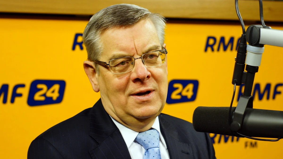 "Ordynarne kłamstwo godzące w dobry wizerunek prezydenta. Jeżeli osoba publiczna, zaangażowana po stronie jednego z kandydatów, tak prymitywnie kłamie, to trzeba go za to ukarać"- mówi w Kontrwywiadzie RMF FM Tomasz Nałęcz. 
Doradca prezydenta komentuje w ten sposób słowa Zbigniewa Ziobry, który nazwał prezydenta "małpą". Pozew? "Trzeba to rozważyć. Nie mam wątpliwości, że to było nie tylko przekroczenie prawa, ale i ludzkiej przyzwoitości. Pan Ziobro zachował się jak zwykły mały kłamczuszek, ale jego kłamstwo jest na małych nóżkach"- dodaje Nałęcz. "Pan Ziobro ma tylko małpią złośliwość"- ocenia doradca prezydenta i dodaje, że reakcja przeciwników Bronisława Komorowskiego świadczy o tym, że są w dużym kłopocie. "Jak widzę, jak ludzie z konkurencyjnych środowisk politycznych obrzydliwie kłamstwem atakują prezydenta, to znaczy, że się boją"- kwituje Tomasz Nałęcz.