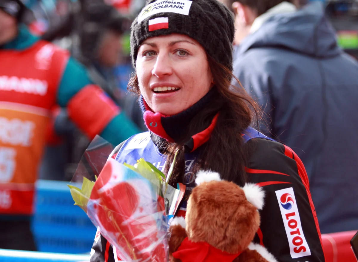 "Nie będę już tak często startować w Pucharze Świata. Psychicznie do niczego nie jest mi to potrzebne" - mówi w specjalnej rozmowie z RMF FM Justyna Kowalczyk. Czterokrotna zdobywczyni Kryształowej Kuli dodaje, że teraz skupi się na narciarskich maratonach, które mają ją przygotować do kolejnych Igrzysk. Debiut Polka zaliczy już w niedzielę - w Biegu Wazów będzie jej towarzyszył nawet...ochroniarz na trasie.