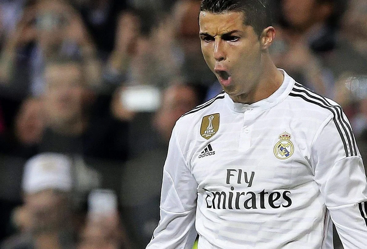 210 milionów euro - na tyle wyceniono majątek słynnego piłkarza Cristiano Ronaldo. Portal goal.com wyliczył, że gwiazdor Realu Madryt jest na pierwszym miejscu w rankingu najbogatszych piłkarzy.