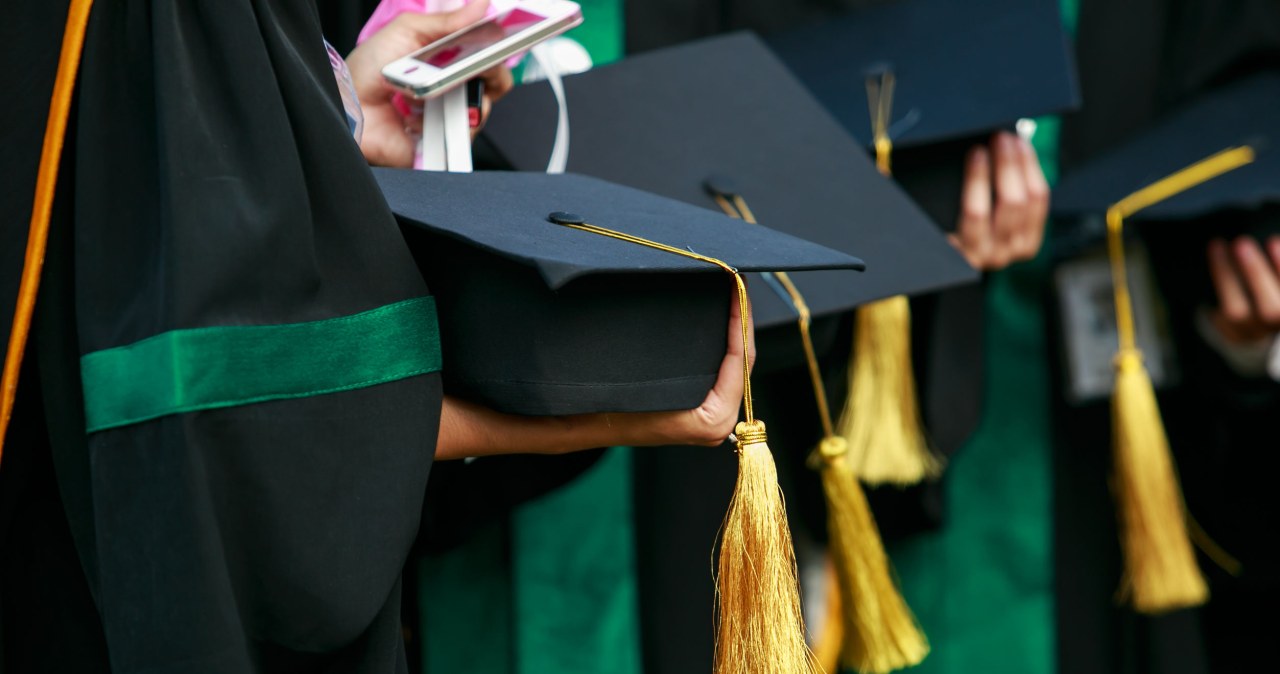 Kiedy e-dyplom ukończenia studiów w mObywatelu? Sejm podał datę