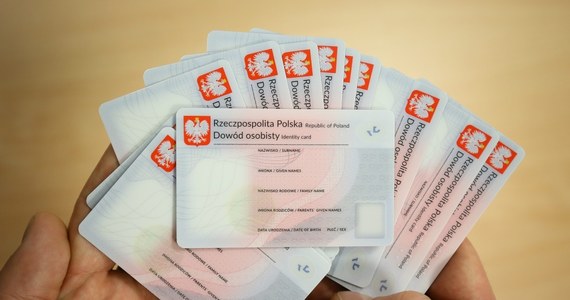 Zespoły ds. orzekania o niepełnosprawności nie mają wytycznych, jak postępować w przypadku osób ubiegających się o orzeczenie i legitymujących się nowymi dowodami osobistymi, w których nie ma adresu zameldowania. Do orzeczenia potrzebny jest adres stałego pobytu. Dlatego osoby, które ubiegają się o takie orzeczenie, a legitymują się dowodem osobistym wydanym po 1 marca, mogą mieć kłopoty. 