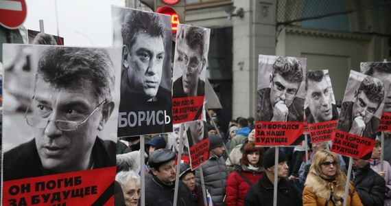 Szef rosyjskiej Federalnej Służby Bezpieczeństwa (FSB) Aleksandr Bortnikow poinformował, że zatrzymano dwóch podejrzanych w związku z ubiegłotygodniowym zabójstwem jednego z liderów opozycji Borysa Niemcowa. To dwaj mieszkańcy Kaukazu - informuje FSB w Moskwie - Anzor Gubaszew i Zaur Dadajew. „Dziennik Gazeta Prawna” na podstawie dostępnych informacji zrekonstruował wydarzenia z ostatniego dnia życia Niemcowa. 