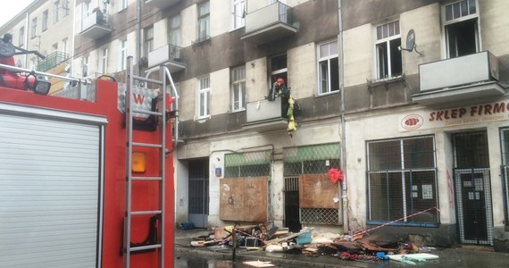 Pożar w kamienicy przy ulicy Stalowej na warszawskiej Pradze Północ. Ogień objął mieszkanie na pierwszym piętrze. W wyniku pożaru zawaliła się ściana działowa. 