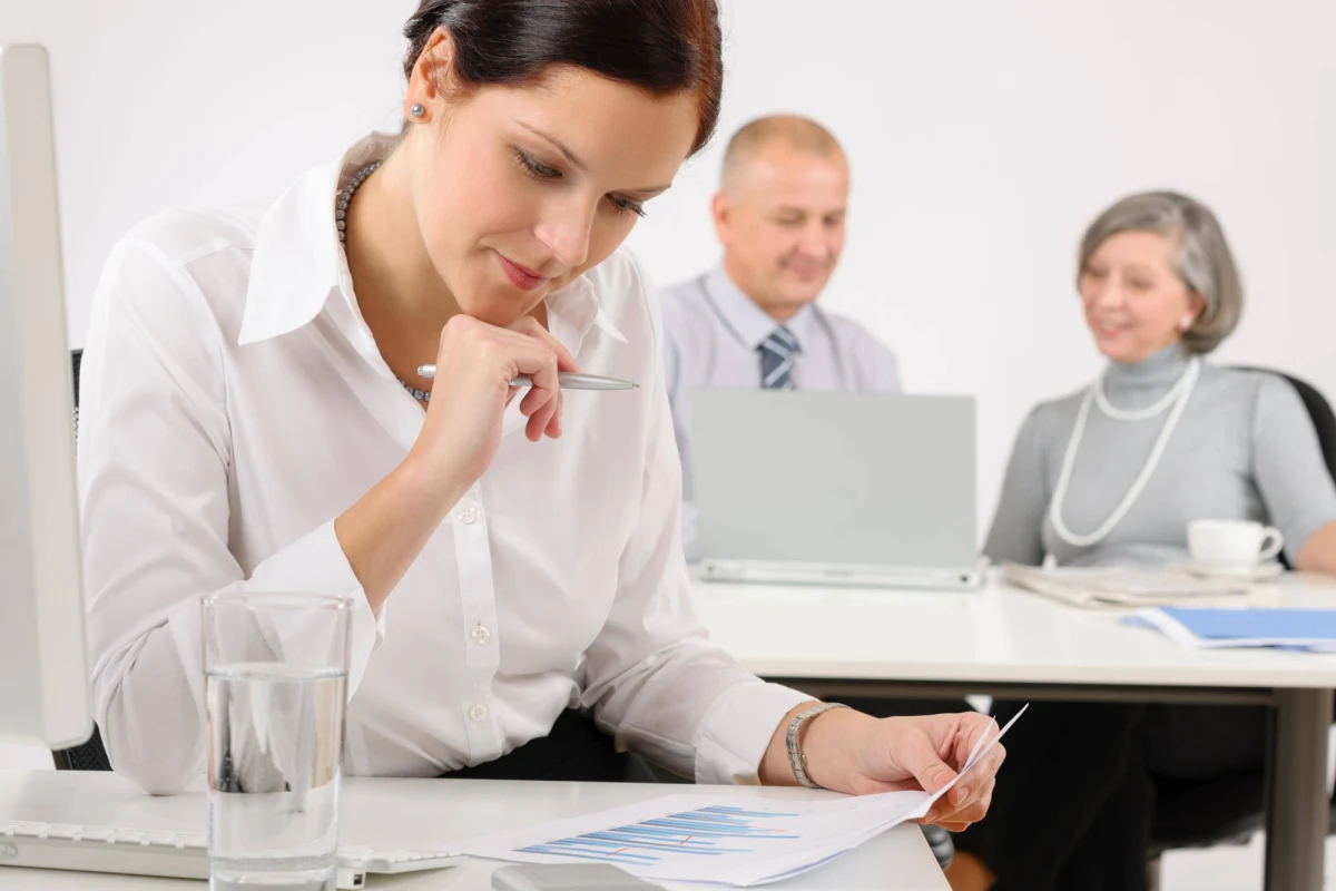 83 procent menedżerek w firmach chciałoby zasiadać  w zarządzie lub radzie nadzorczej, natomiast 40 procent uważa, że kobiety sprawdzą się w każdej branży - wynika z  badania PwC opublikowanego w marcu i przeprowadzonego razem z organizacją Sukces Pisany Szminką. 