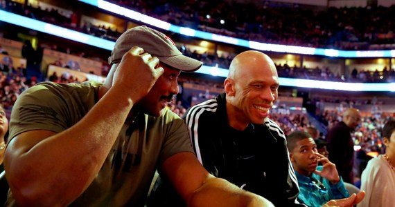 Lider klasyfikacji najlepszych strzelców wszech czasów ligi NBA, legendarny Kareem Abdul-Jabbar (38 387 pkt) na sportowej emeryturze nie narzeka na brak zajęć. Jednym z nich jest pisarstwo. Właśnie wydał drugą książkę dla młodzieży z trylogii "Streetball Crew".