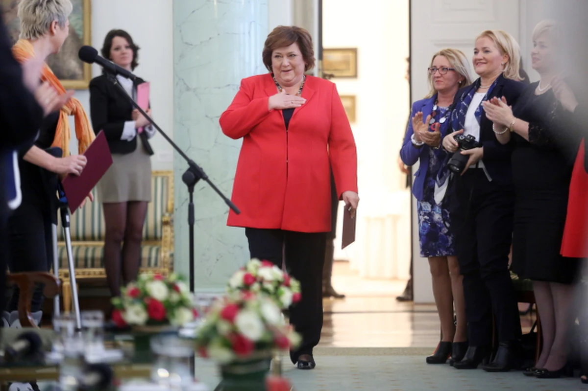 Zmiany, które widać na polskiej wsi, to zasługa aktywnych kobiet - oceniła prezydentowa Anna Komorowska podczas spotkania w Pałacu Prezydenckim z okazji Dnia Kobiet. "Często spotykam się z aktywnymi kobietami - i w miastach, i na wsiach. Każde takie spotkanie jest źródłem optymizmu i zastrzykiem energii" – mówiła. 