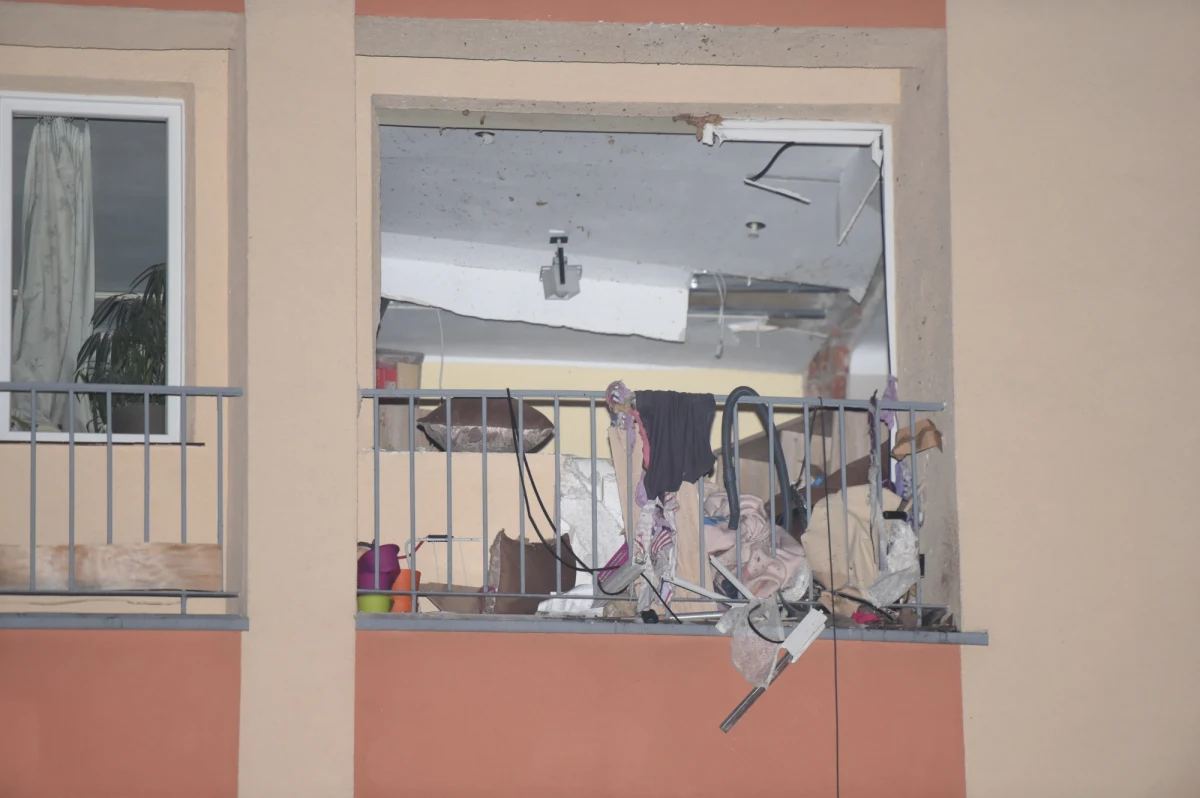 O godzinie 9:00 inspektor nadzoru budowlanego rozpocznie oględziny bloku przy ulicy Brackiej w Łodzi. Lokatorzy 10 mieszkań tę noc musieli spędzić poza domem. W eksplozji gazu ranne zostały trzy osoby. Według policji, przed eksplozją w mieszkaniu doszło do awantury i w lokalu zabarykadował się mężczyzna.