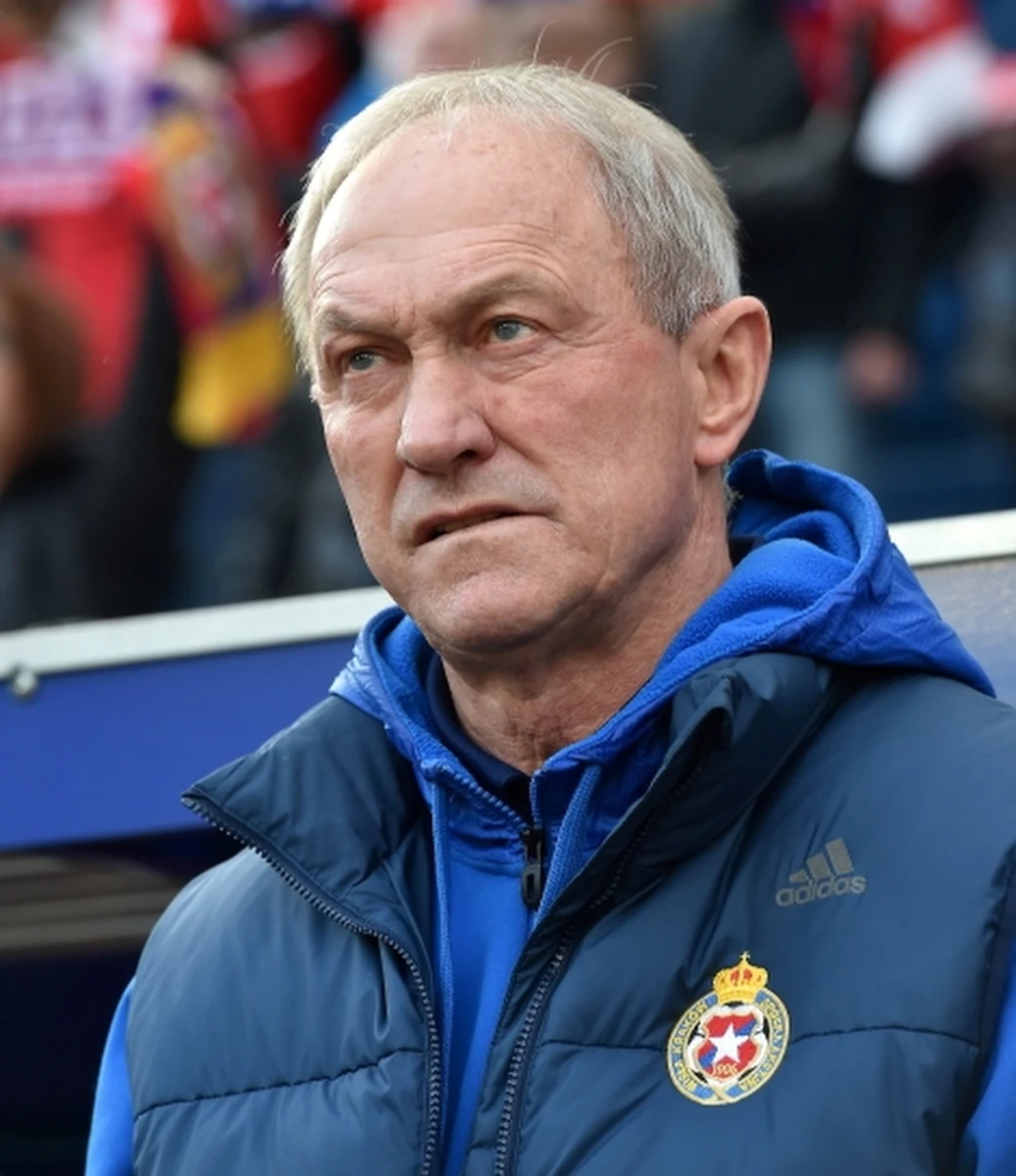 Franciszek Smuda nie jest już trenerem piłkarzy Wisły Kraków. Zarząd krakowskiego klubu zdecydował o jego dymisji. Nie wiadomo, kto będzie następcą Smudy. 
