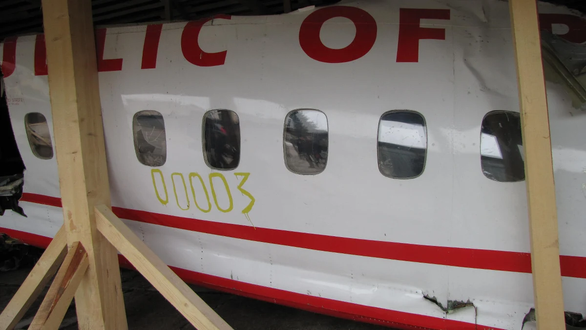 Jest nowa ekspertyza w sprawie katastrofy smoleńskiej. Opinia zespołu 24 biegłych w piątek została przekazana Naczelnej Prokuraturze Wojskowej. Opinia publiczna będzie mogła dowiedzieć się czegoś więcej na temat tego dokumentu najwcześniej za dwa - trzy tygodnie. 